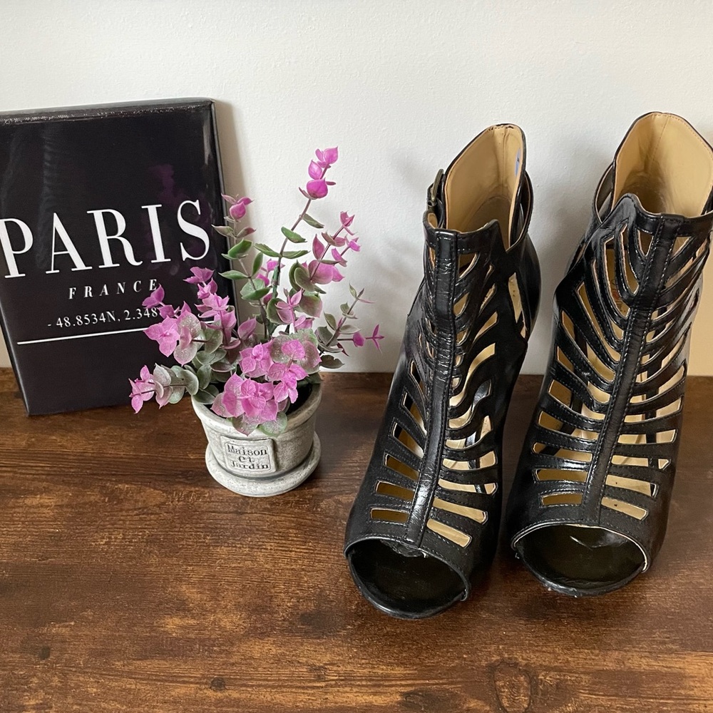 Promise cutout booties